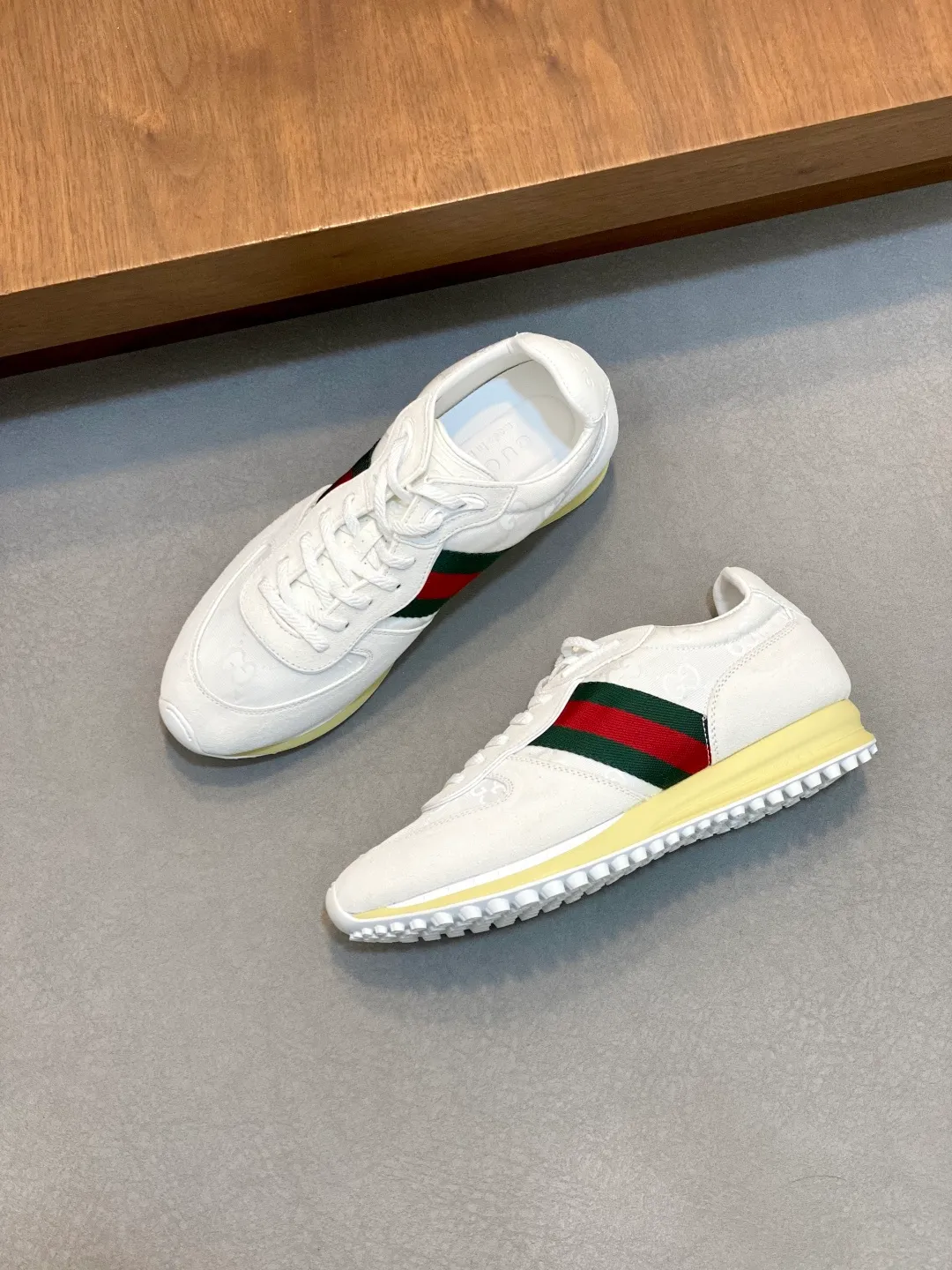 Men's shoes 💰660 [Gucci] Gucci - high-end quality original order 👩🏻‍❤️‍👨🏻 couple wear 🔍🔍🔍 casual sports shoes - upper: 🔝 suede calfskin, shoe body brand totem cloth. brand webbing, tongue. heel. air pressure brand logo - lining: water-dyed sheepskin -Outsole: ultra-light TPU foam·TR rubber; two-color molded outsole -Ultra-high quality control·fine workmanship: highlighted (high-end·exquisite·class) -Size: same style for men and women 36-44 (female 35, 40, male 45, 46 can be customized)·
